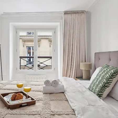 Jardin Des Tuileries & Louvre - Cityapartmentstay